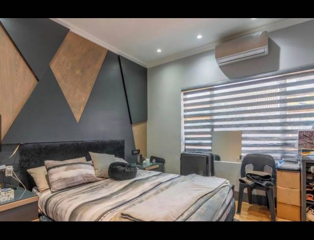 6 BEDROOM HOUSE FOR SALE IN GLEN ASHLEY